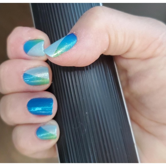 3 for $30 NWT Retired and Rare Color Street "Firework Glow" - Picture 7 of 10